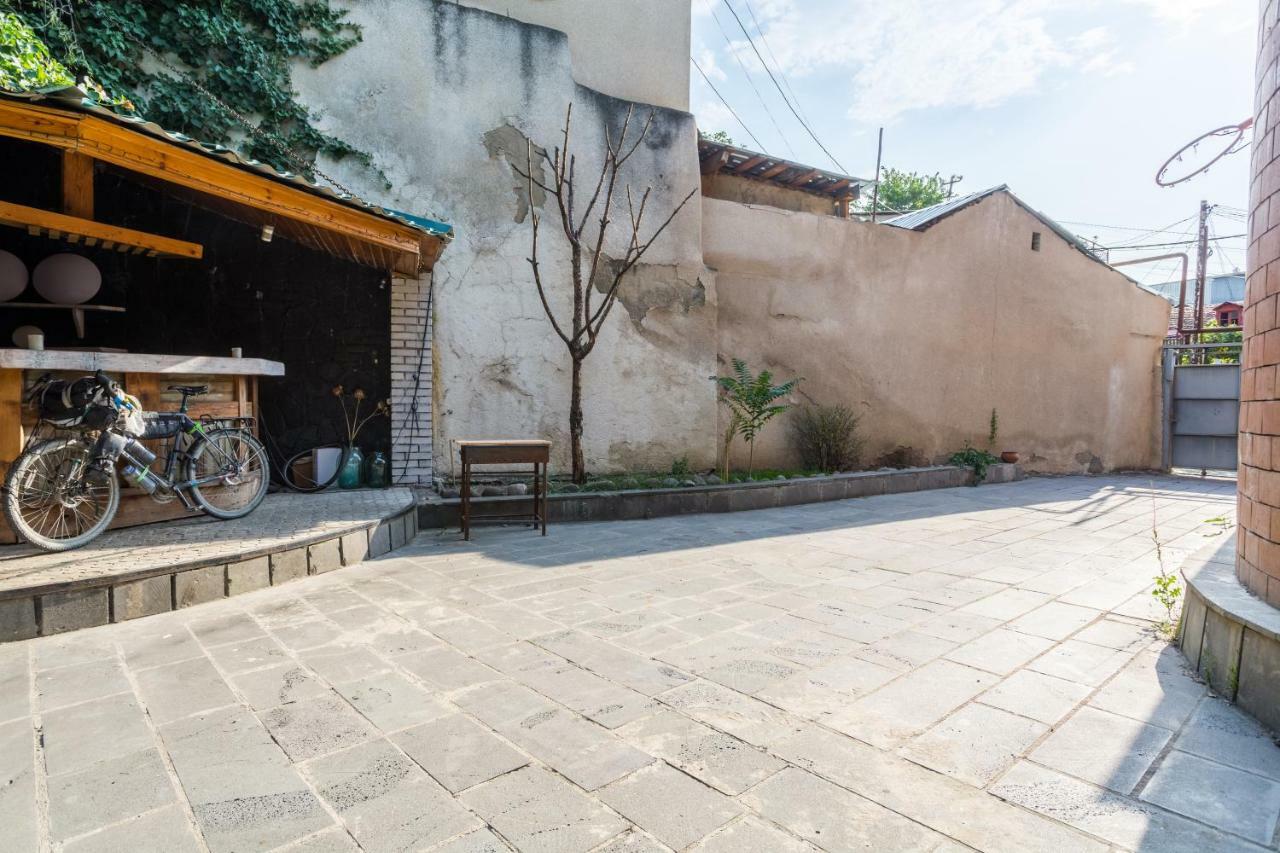 M42 Hostel Tbilisi ภายนอก รูปภาพ
